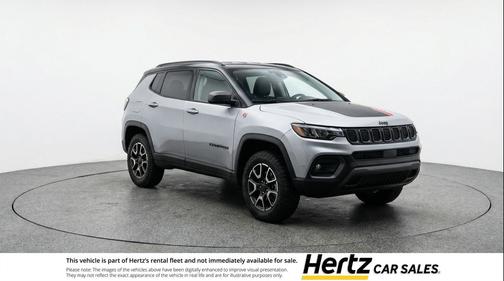 Silver Zynith Metallic Clearcoat 2025 Jeep Compass Trailhawk