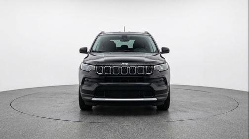 Diamond Black Crystal Pearlcoat 2025 Jeep Compass Latitude