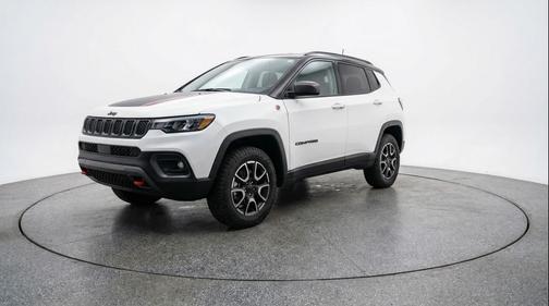 Bright White Clearcoat 2025 Jeep Compass Trailhawk