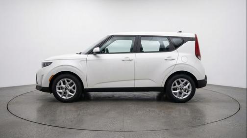 Snow White Pearl 2025 Kia Soul LX