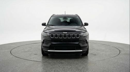 Diamond Black Crystal Pearlcoat 2025 Jeep Compass Latitude