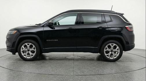 Diamond Black Crystal Pearlcoat 2025 Jeep Compass Latitude
