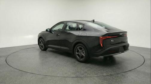 Aurora Black Pearl 2025 Kia K4 LXS