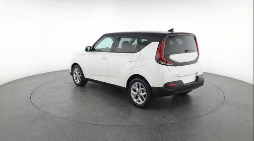 Snow White Pearl 2025 Kia Soul LX