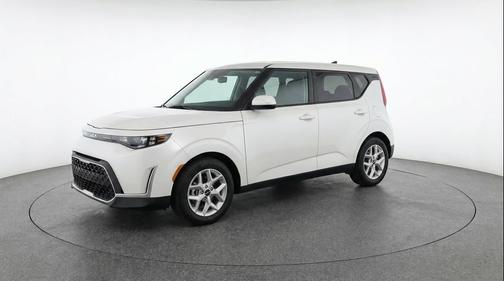 Snow White Pearl 2025 Kia Soul LX