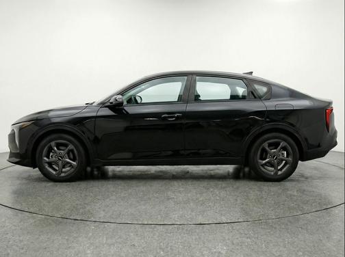 Aurora Black Pearl 2025 Kia K4 LXS