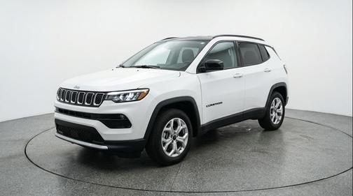 Bright White Clearcoat 2025 Jeep Compass Latitude