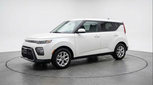 Snow White Pearl 2025 Kia Soul LX