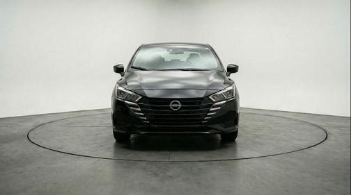 Super Black 2025 Nissan Versa 1.6 SV