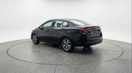 Super Black 2025 Nissan Versa 1.6 SV
