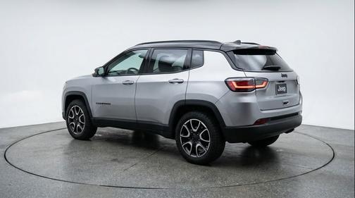 Silver Zynith Metallic Clearcoat 2025 Jeep Compass Trailhawk