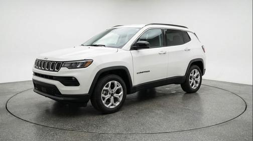 Bright White Clearcoat 2025 Jeep Compass Latitude