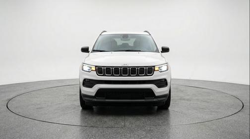 Bright White Clearcoat 2025 Jeep Compass Latitude