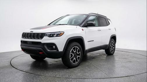 Bright White Clearcoat 2025 Jeep Compass Trailhawk