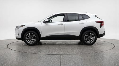 Summit White 2025 Chevrolet Trax LT