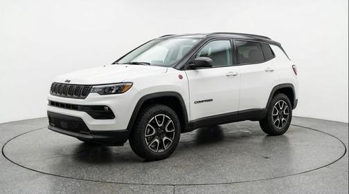 Bright White Clearcoat 2025 Jeep Compass Trailhawk