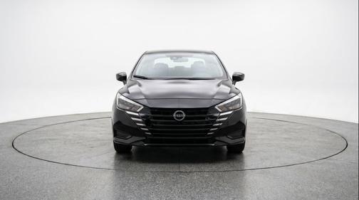 Super Black 2025 Nissan Versa 1.6 SV