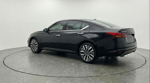 Super Black 2025 Nissan Altima SV FWD