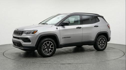 Silver Zynith Metallic Clearcoat 2025 Jeep Compass Trailhawk