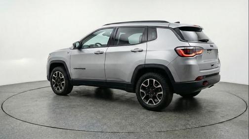 Silver Zynith Metallic Clearcoat 2025 Jeep Compass Trailhawk