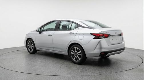 Brilliant Silver Metallic 2025 Nissan Versa 1.6 SV