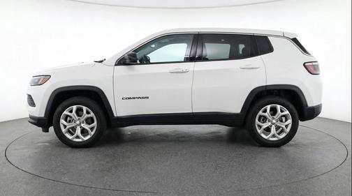 Bright White Clearcoat 2025 Jeep Compass Latitude
