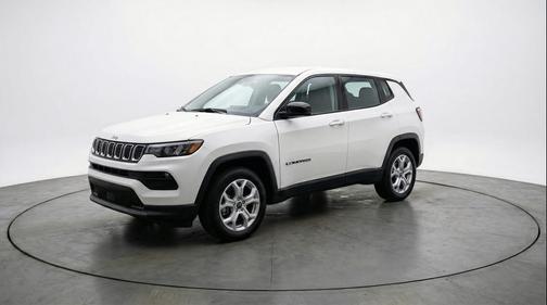Bright White Clearcoat 2025 Jeep Compass Latitude