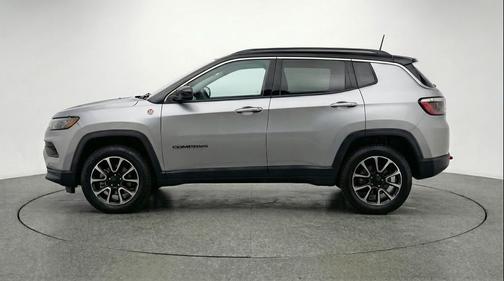 Silver Zynith Metallic Clearcoat 2025 Jeep Compass Trailhawk