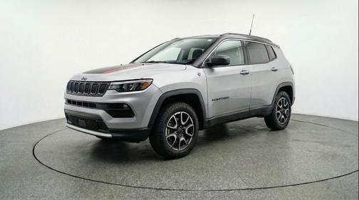 Silver Zynith Metallic Clearcoat 2025 Jeep Compass Trailhawk