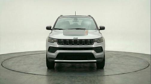 Silver Zynith Metallic Clearcoat 2025 Jeep Compass Trailhawk
