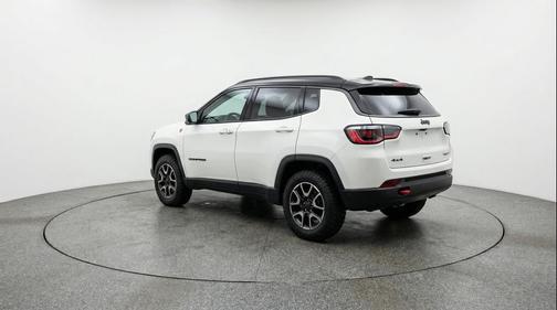 Bright White Clearcoat 2025 Jeep Compass Trailhawk