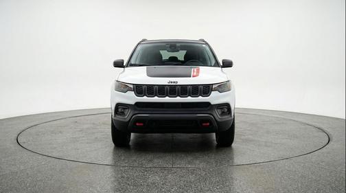 Bright White Clearcoat 2025 Jeep Compass Trailhawk