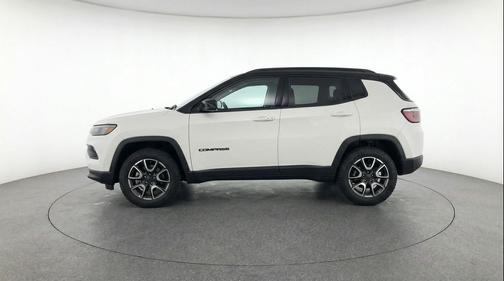 Bright White Clearcoat 2025 Jeep Compass Trailhawk