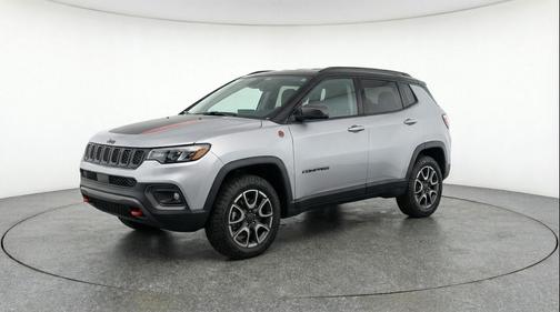 Silver Zynith Metallic Clearcoat 2025 Jeep Compass Trailhawk
