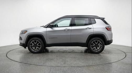 Silver Zynith Metallic Clearcoat 2025 Jeep Compass Trailhawk