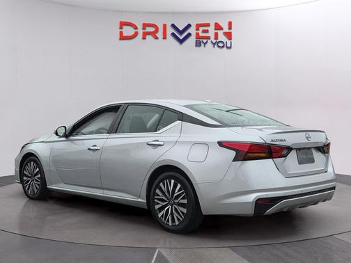Brilliant Silver Metallic 2023 Nissan Altima 2.5 SV