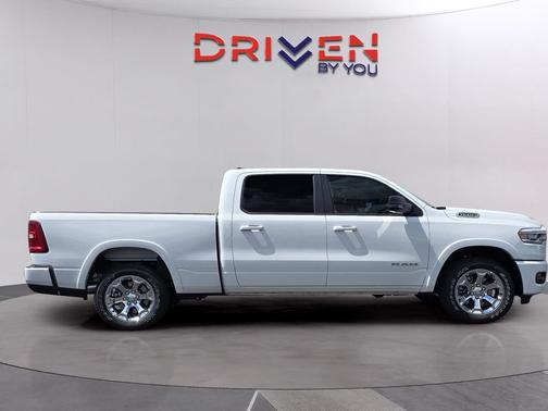 Bright White Clearcoat 2026 RAM 1500 Big Horn/Lone Star
