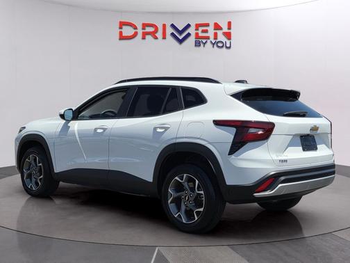 Summit White 2025 Chevrolet Trax LT