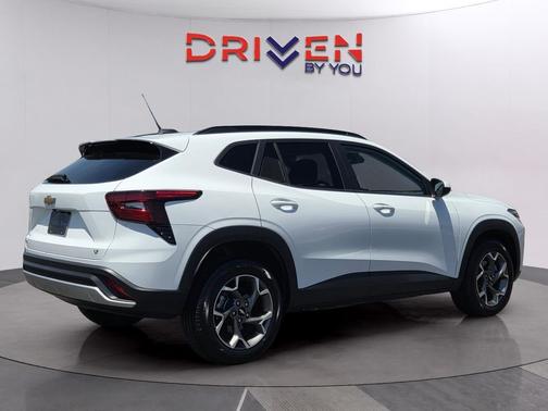 Summit White 2025 Chevrolet Trax LT