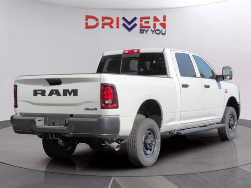 2025 RAM 2500 Tradesman Crew Cab 4x4 6'4' Box
