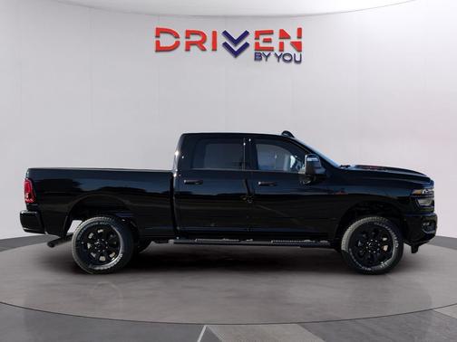 Diamond Black Crystal Pearlcoat 2026 RAM 2500 Black Express Crew Cab 4x4 6'4' Box