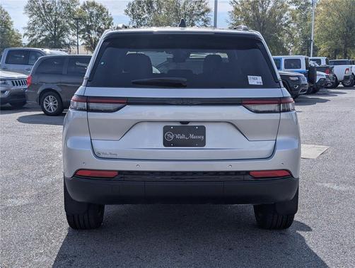 Silver Zynith 2025 Jeep Grand Cherokee Altitude