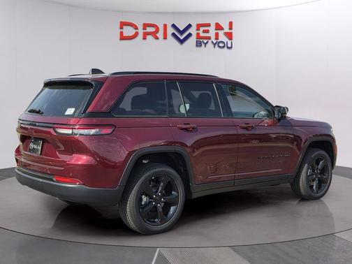 Velvet Red Pearlcoat 2025 Jeep Grand Cherokee Altitude