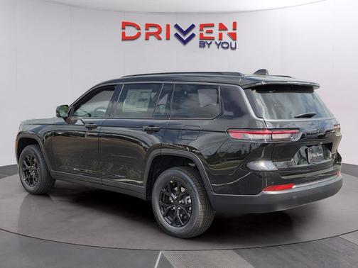 Diamond Black Crystal Pearlcoat 2026 Jeep Grand Cherokee L Altitude