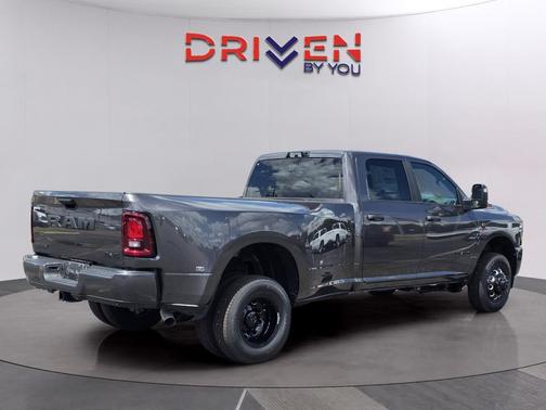 Granite Crystal Metallic Clearcoat 2026 RAM 3500 Big Horn Crew Cab 4x4 8' Box