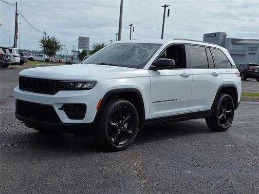 Bright White Clearcoat 2023 Jeep Grand Cherokee Altitude