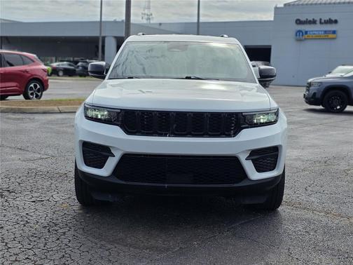 Bright White Clearcoat 2023 Jeep Grand Cherokee Altitude