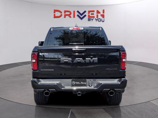 Diamond Black Crystal Pearlcoat 2026 RAM 1500 Big Horn/Lone Star