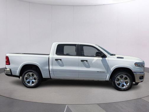 Bright White Clearcoat 2026 RAM 1500 Big Horn/Lone Star