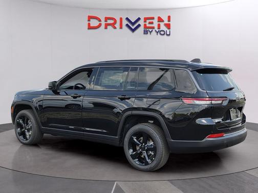 Diamond Black Crystal Pearlcoat 2026 Jeep Grand Cherokee L Limited
